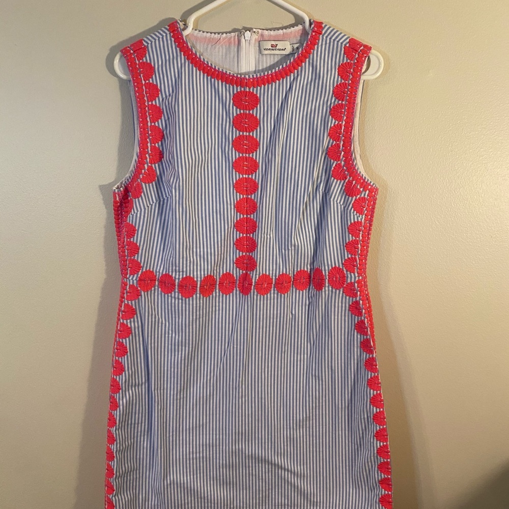 Vineyard vines size 10 embroidered dress